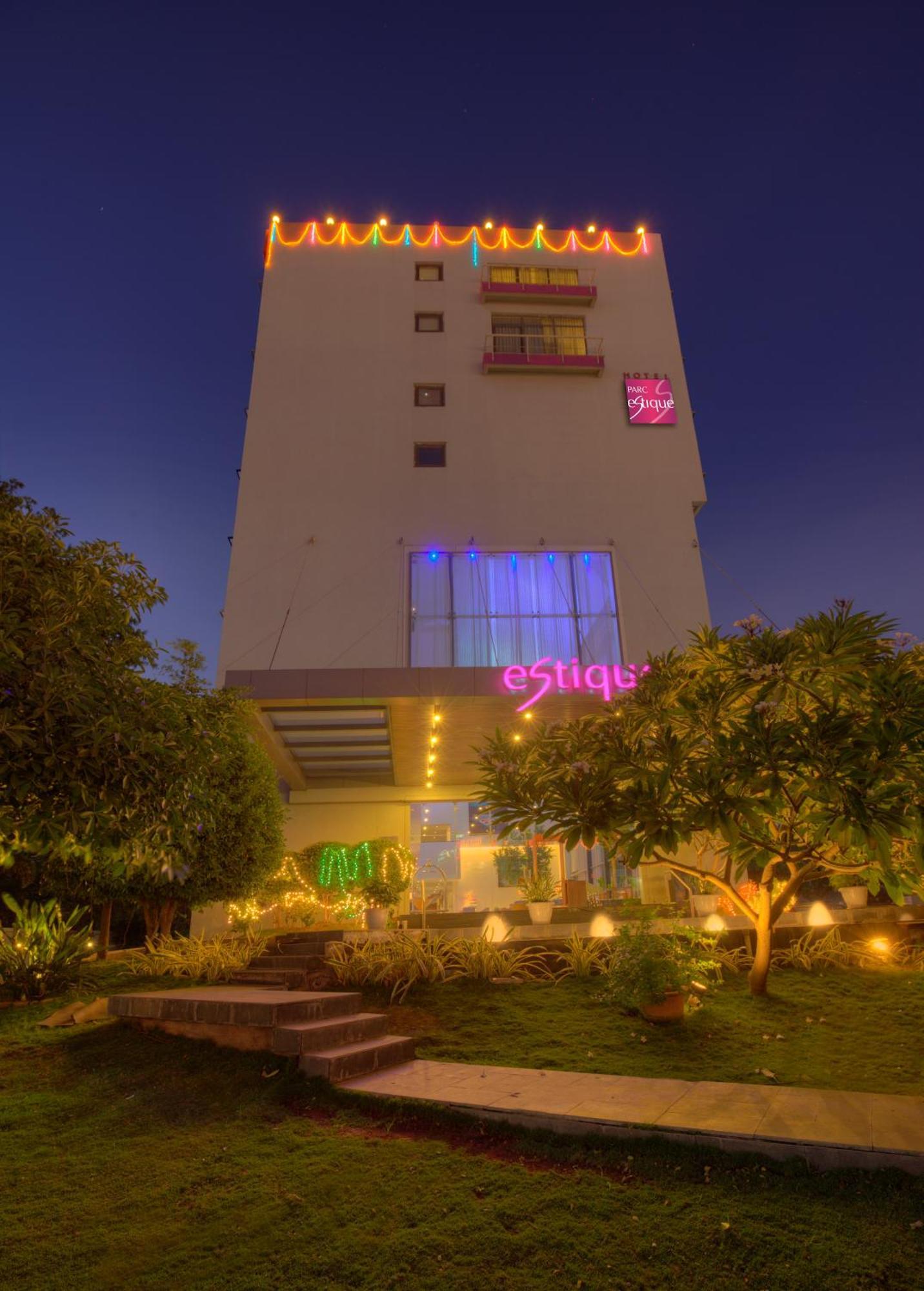 Hotel Parc Estique Pune Exterior foto